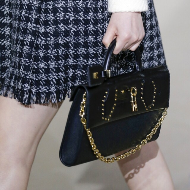 黑與金色的配搭，長青亦能夠突顯 Louis Vuitton 的時尚貴氣。