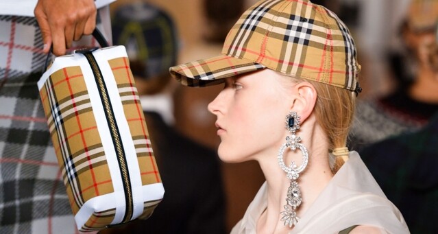 Burberry 2018 春夏：久違了的經典圖案