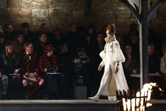 Métiers d’ Art 2012 在蘇格蘭東部林利思哥宮上演了一場夢幻而充滿歌德色彩的時裝匯演。