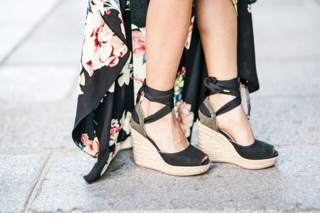 充滿法式風情的 Espadrille 草編涼鞋也非常適個高腳背女生