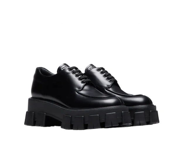 Prada Monolith 拋光小牛皮綁帶鞋 $8,950 Prada Monolith 拋光小牛皮綁帶鞋 $8,950