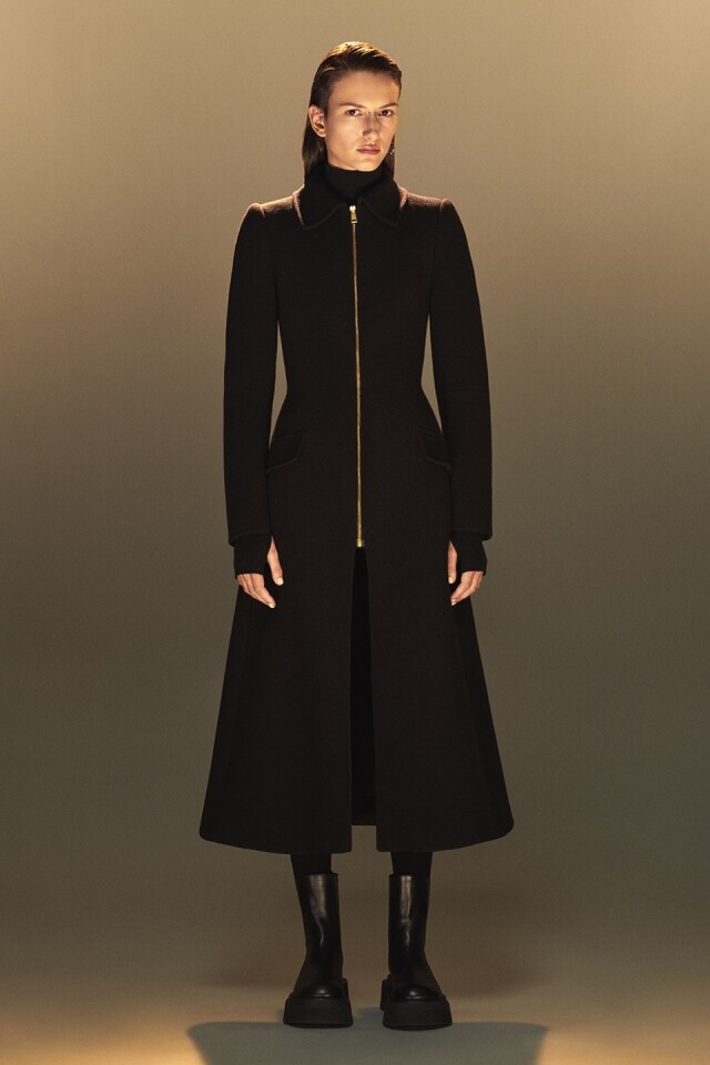 SPORTMAX 以女神之名重新演繹 6 款純黑經典大衣