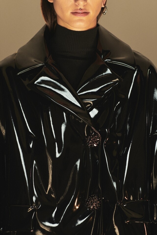 SPORTMAX 以女神之名重新演繹 6 款純黑經典大衣