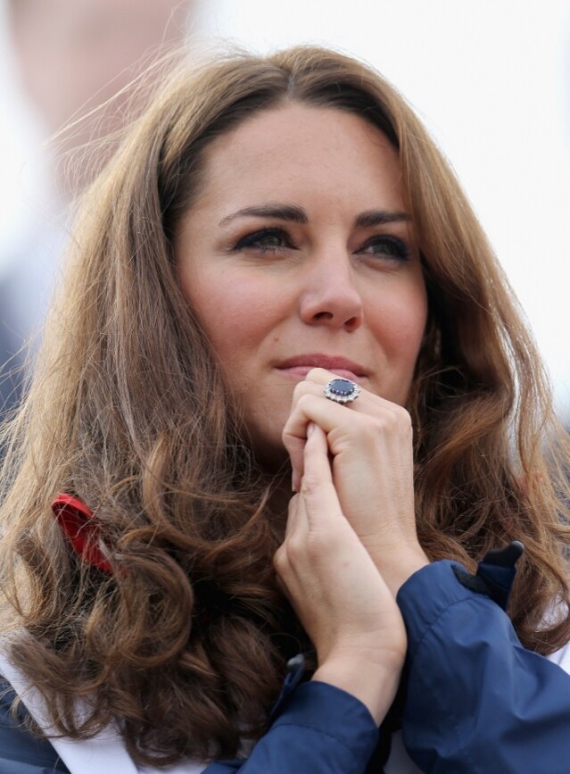 英國皇室成員 Kate Middleton 下嫁 Prince William 時，便是佩戴藍寶石戒指。
