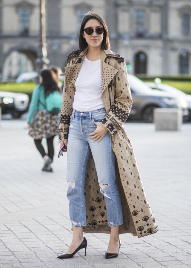 Trench Coat 乾濕褸跟 T-shirt 牛仔褲是完美的率性配搭,襯上高跟鞋已是得體的 casual Friday 上班造型。 Trench Coat 乾濕褸跟 T-shirt 牛仔褲是完美的率性配搭,襯上高跟鞋已是得體的 casual Friday 上班造型。