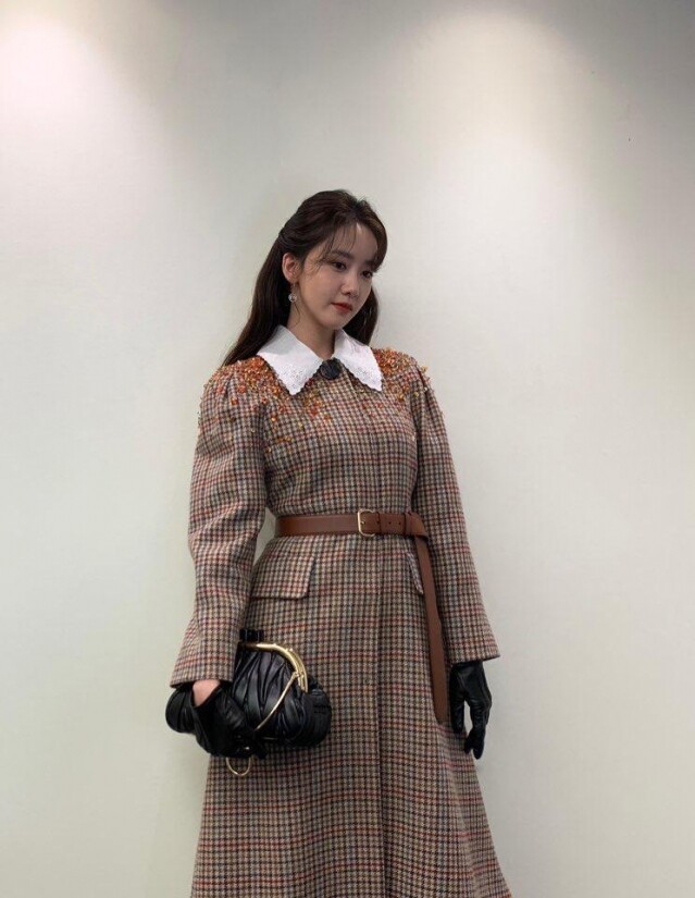 韓國女星 Yoona 愛 Miu Miu Belle 系列手袋
