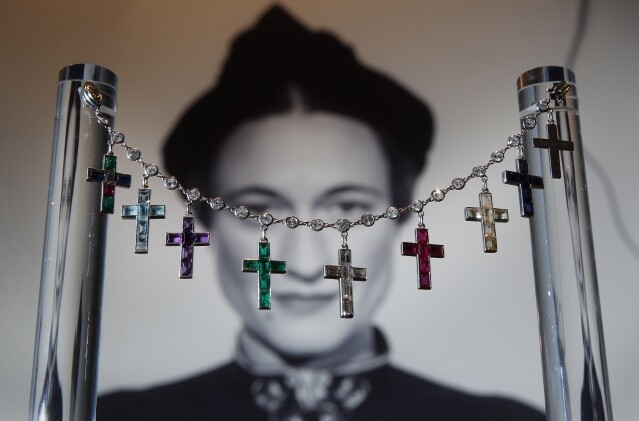 溫莎公爵夫人的珠寶藏品：十字架手鏈