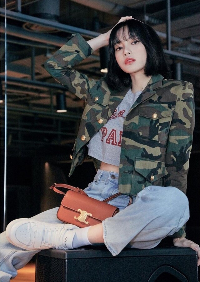 BLACKPINK Lisa 穿上 Celine 白波鞋 BLACKPINK Lisa 穿上 Celine 白波鞋