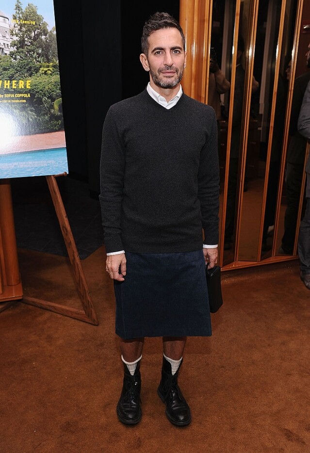Marc Jacobs 最令人難忘的打扮定必是每次時裝秀謝幕都穿的蘇格蘭裙子。