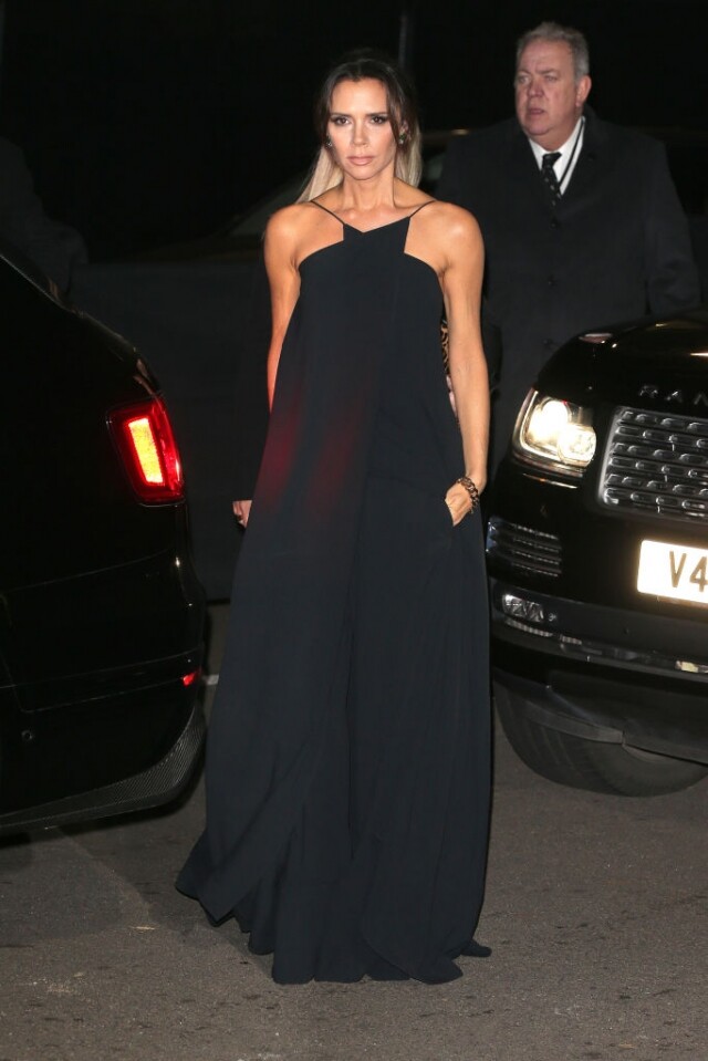 如今變得更成熟穩重的 Victoria Beckham 雖然少了穿小黑裙