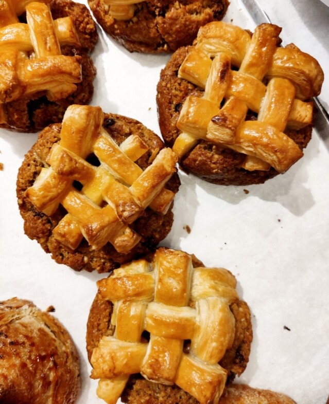 Cookie Vission 亦陸續釋出了多款新口味曲奇，包括 Apple Pie 這款混入蘋果批批面、蘋果批果榕的燕麥葡萄乾曲奇。