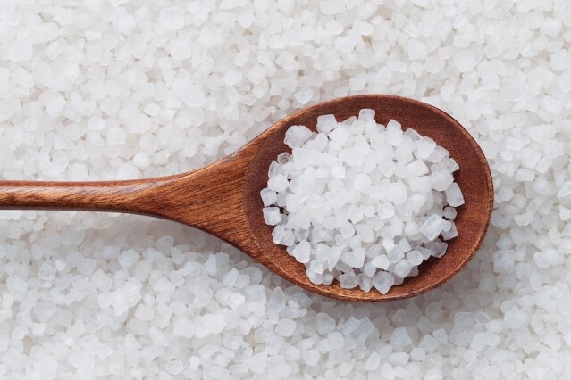 日常食用的粗鹽也可製成熱敷袋紓緩經痛