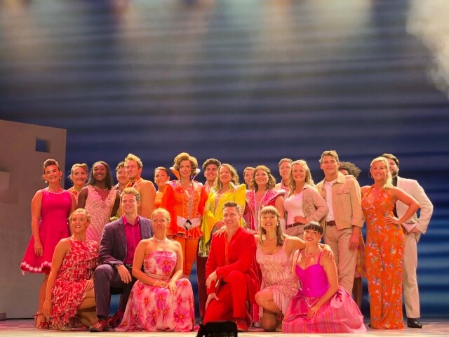 MAMMA MIA! 演出日期:即日至 2019 年 1 月 27 日 演出地點:香港演藝學院歌劇院 MAMMA MIA! 演出日期:即日至 2019 年 1 月 27 日 演出地點:香港演藝學院歌劇院