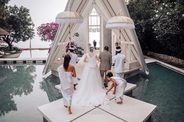 在籌辦海外結婚期間，直接和峇里教堂結婚負責人溝通。