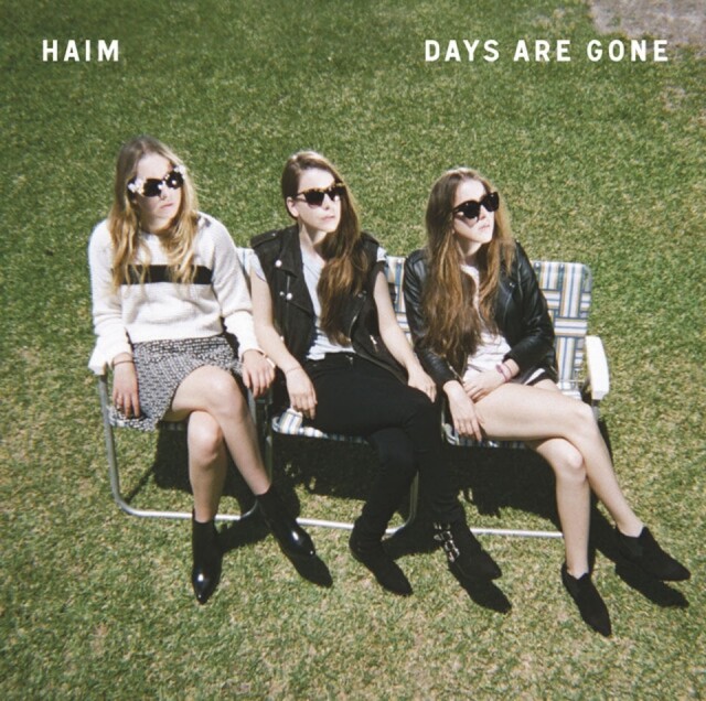 來自美國洛杉磯的女子樂隊 HAIM，由大家姐 Este Haim（Bass 手）、二姐 Danielle Haim（主音及結他手）、細妹 Alana Haim（鍵盤及結他手）三姊妹組成