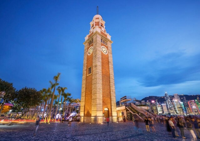 尖沙咀天星碼頭旁的鐘樓，於 1915 年建成。
