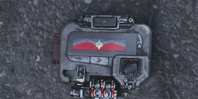 在《復仇者聯盟 3：無限之戰》中，「神盾局局長」Nick Fury 在消失之前以傳呼機急召 Marvel 隊長，暗示「Marvel 隊長」與即將於 4 月上映的《復仇者4》息息相關。