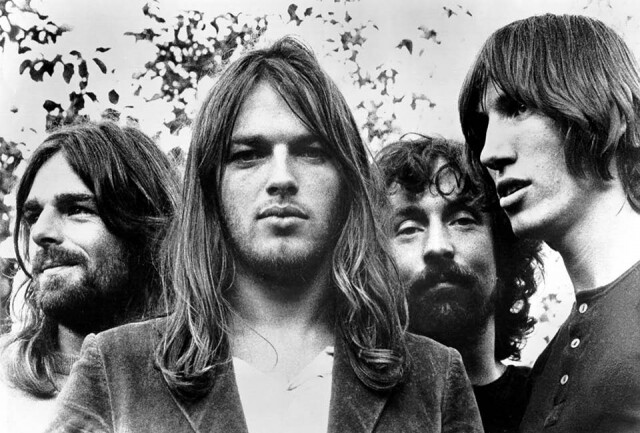 年青時的 Pink Floyd ，左起：Nick Wright 、 David Gilmour 、 Nick Mason 、 Roger Waters 。