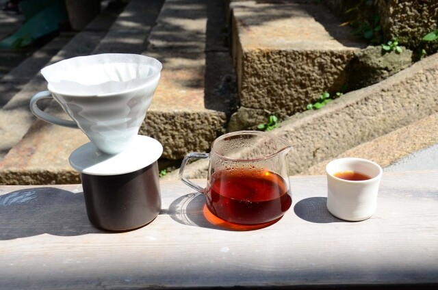 手沖咖啡的特色是沒有其它咖啡那麼厚身，有些手沖咖啡的味道像茶。