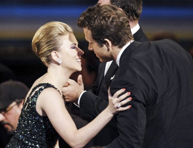 2009 年，賴恩尼諾斯 Ryan Reynolds 與所有男士心目中的性感女神「黑寡婦」Scarlett Johannsson 結婚了！