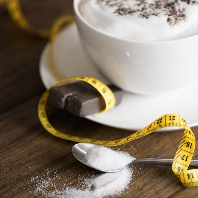咖啡因可以提高人體的代謝率，增加脂肪研消的比例