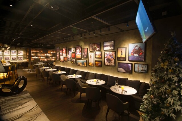 露天酒吧 Club Albergue 1601，乃一間集餐廳、酒吧、咖啡吧及空中花園四合一餐飲空間。