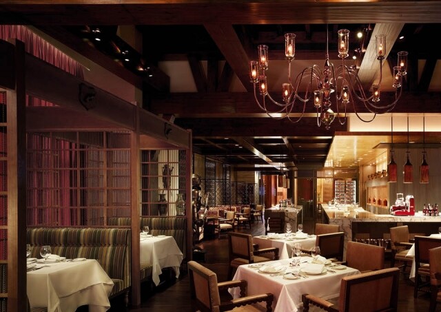2019 情人節浪漫餐廳推薦，維港絕色靚景高空海景餐廳豪嘆情人節晚餐。