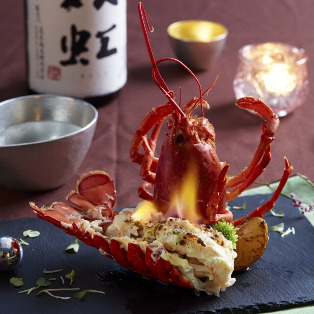 MISU Seafood Cuisine 以新手法烹調「火熖芝士龍蝦」。