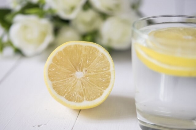 檸檬薏米水有美白消腫功效