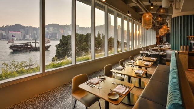 以絕美天際線及中式帆船為背景的澳洲餐廳 Hue，推出復活節限定香檳早午餐。