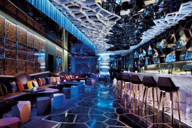 Ozone 天台酒吧是全世界最高的酒吧，也是尖沙咀著名天台酒吧。