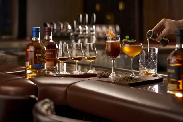 請請吧是九龍區供應最多威士忌種類的酒吧之一，款色逾 160 種。
