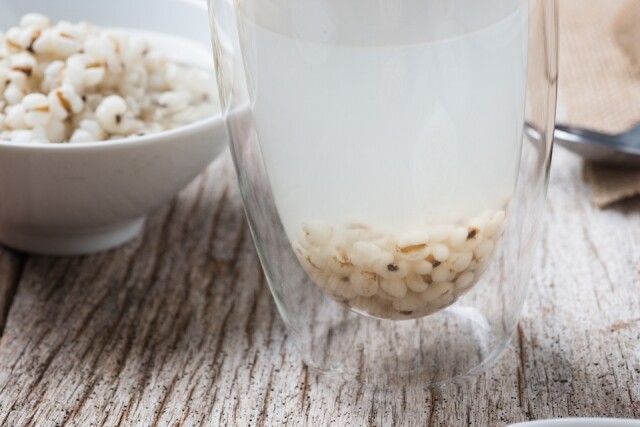 生熟薏米水是可以自己調劑的去水腫飲品