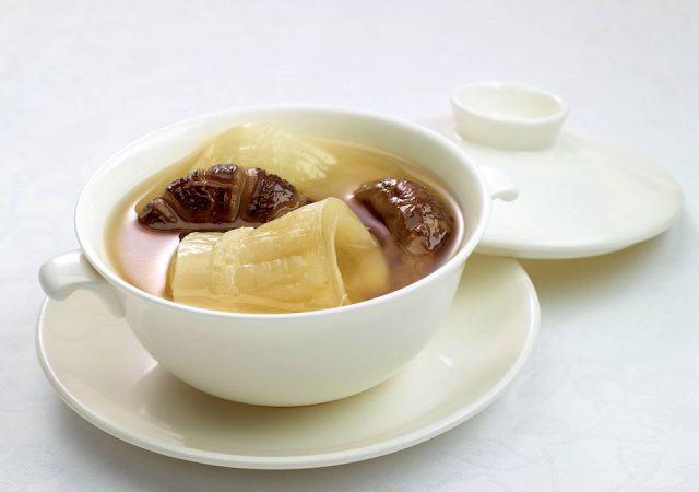 帝苑軒外賣自取及速遞推介湯品花膠燉北菇湯。