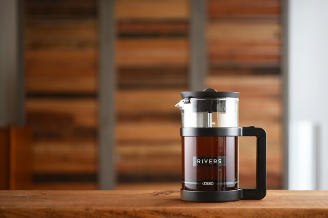 由 RIVERS 推出的另一款法式濾壓壺 Hoop Mono，泡一壺已可沖到 2 至 4 杯份量咖啡。