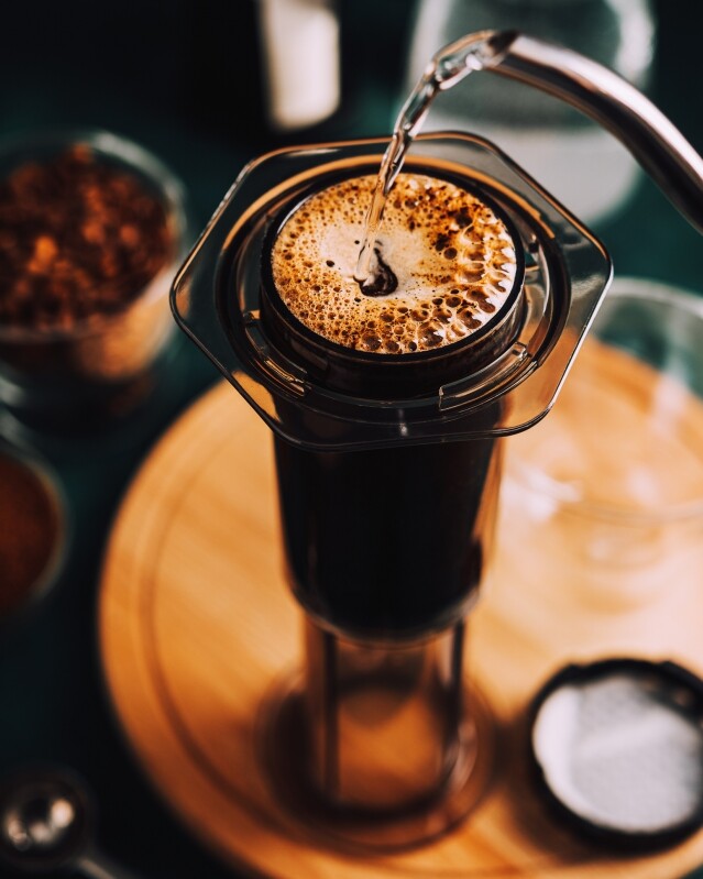 Aeropress 的沖泡過程非常快速，只需大約 60 秒就可以泡好一杯咖啡。
