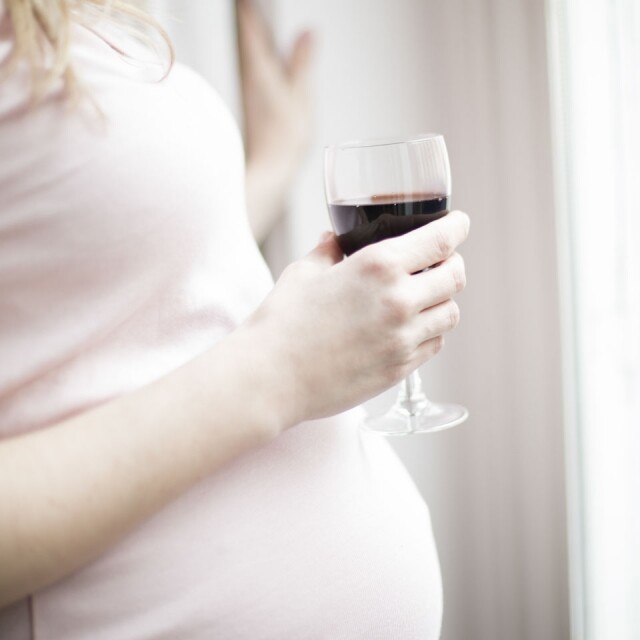 懷孕期不建議飲紅酒