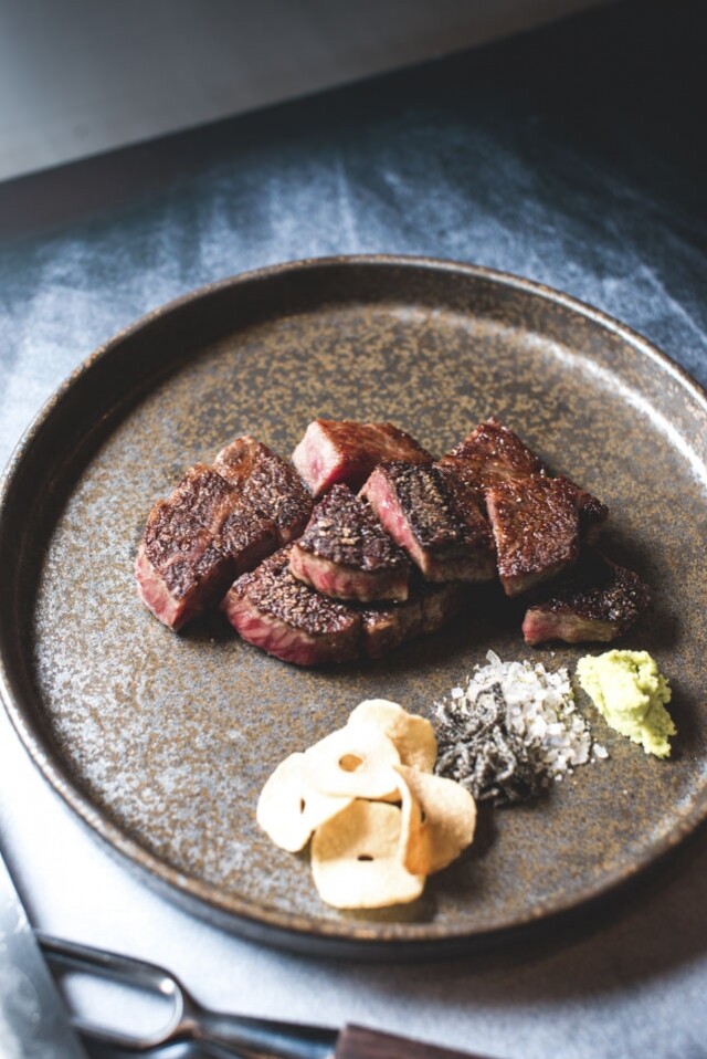 Ukiyo 世剛於銅鑼灣新開幕，供應鐵板燒午餐及晚餐，主打高級熟成牛肉。