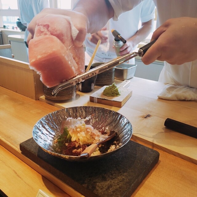 夏日限定 Omakase 菜式：水松貝、岩牡蠣伴熊本蕃茄冰。