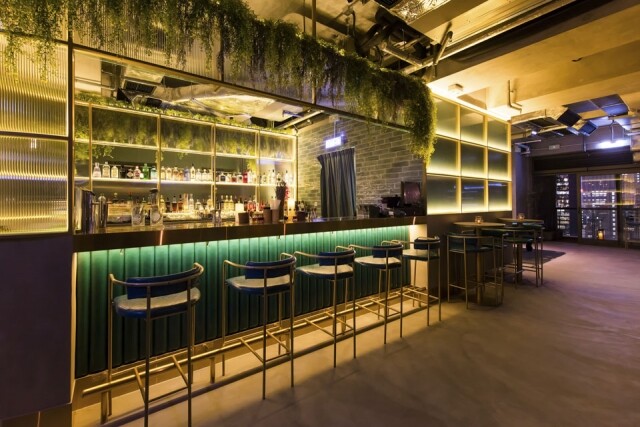 尖沙咀天台酒吧之一 HYC Bar & Lounge 可體驗酒吧的杜松子酒雞尾酒、水煙等。