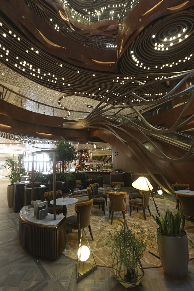 尖沙咀特色酒吧 Artisan Lounge 是全日餐飲的概念空間。