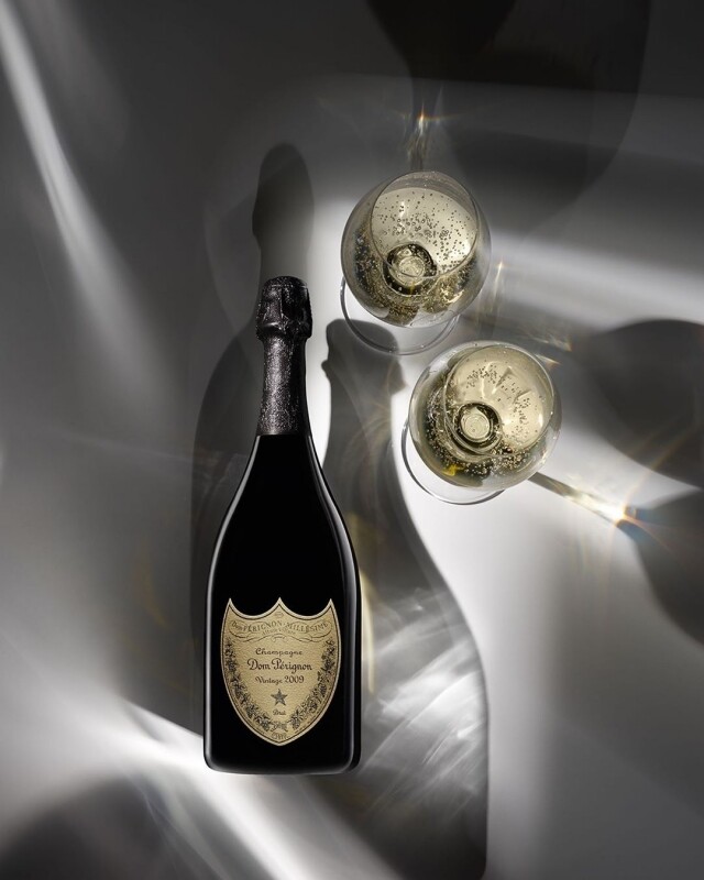 每 10 年才釀製 3 次的 Dom Perignon 絕對是獨特的代言，它既是 vintage，同時又富有時尚風格，喝這支香檳的人份外與別不同。