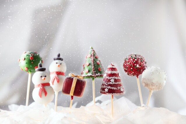 聖誕棒棒蛋糕，園形（$50 /每個）、聖誕樹（$65 /每個）、雪人（$70 /每個）。