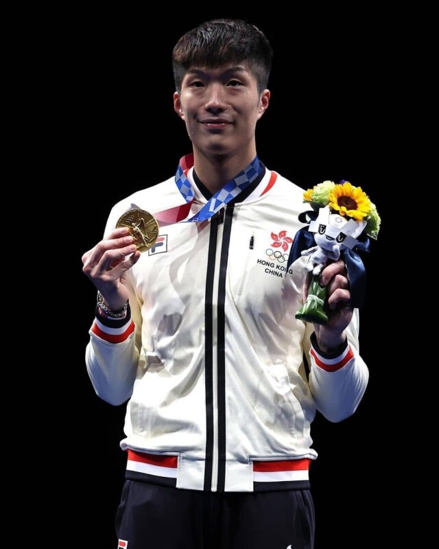 香港劍神張家朗於東京奧運為港奪得首面金牌，贏得全港掌聲。