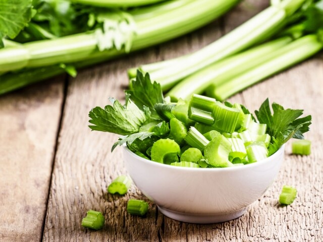 芹菜是可安定神經的暖宮食物