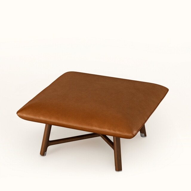 以 Hermès 經典絲巾尺寸為靈感的 The Carre D'Assise Low Stool 備有兩種尺寸 以 Hermès 經典絲巾尺寸為靈感的 The Carre D'Assise Low Stool 備有兩種尺寸