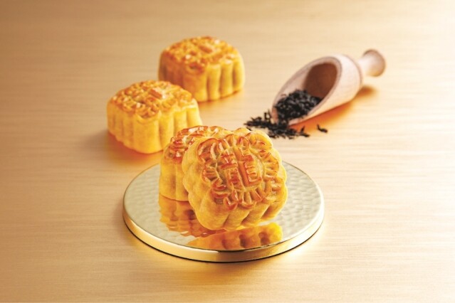 九龍酒店新口味迷你伯爵茶奶黃月餅，伯爵茶與軟綿幼滑的奶黃完美融合。