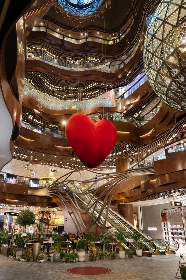 K11 Musea 為 2021 情人節而設的 3 米闊巨型心形裝飾C’est Mon Cœur
