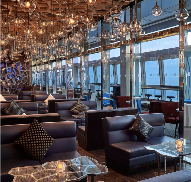 Ritz Carlton 全港最高酒吧 Ozone 推出新春早午餐，與大家一起踏入牛年。