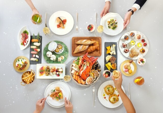 香港港麗酒店母親節 brunch 設不同風格的開放式餐檯。